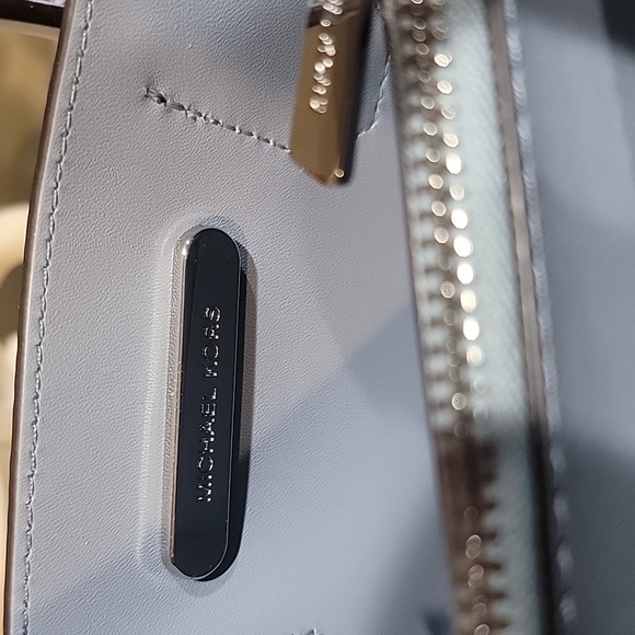 Michael Kors NWT Mercer Pebbled Leather Crossbody Bag IN PALE BLUE - Picture 6 of 8